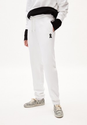 ARMEDANGELS AAIKE ICONIC CAPSULE Heavyweight Sweat Pants Regular Fit made of Organic Cotton Mix Weiß | 8534-IEMXK