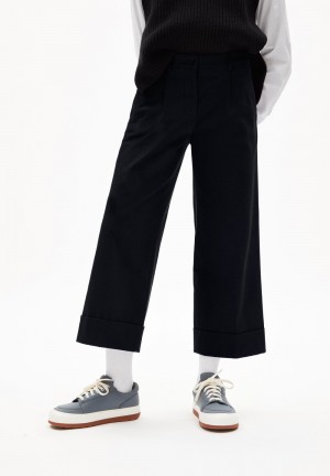 ARMEDANGELS GEORGETAA Chino Pants Loose Fit made of Organic Cotton Mix Schwarz | 0312-YUXCI