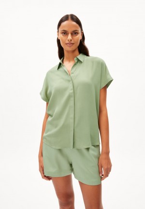 ARMEDANGELS LARISAANA Blouse Relaxed Fit made of LENZING™ ECOVERO™ Viscose Grün | 1506-PUVJC