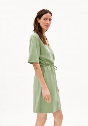 ARMEDANGELS RAUJAA Woven Dress Loose Fit made of LENZING™ ECOVERO™ Viscose Grün | 1780-HYQDR